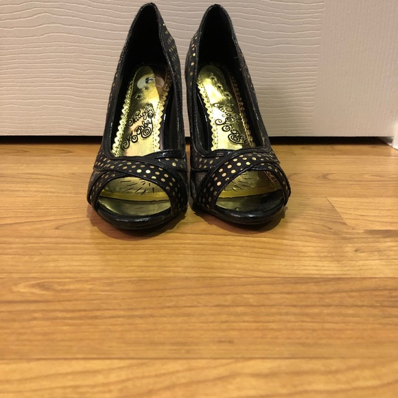 High heels with texture - Picture 2 of 3